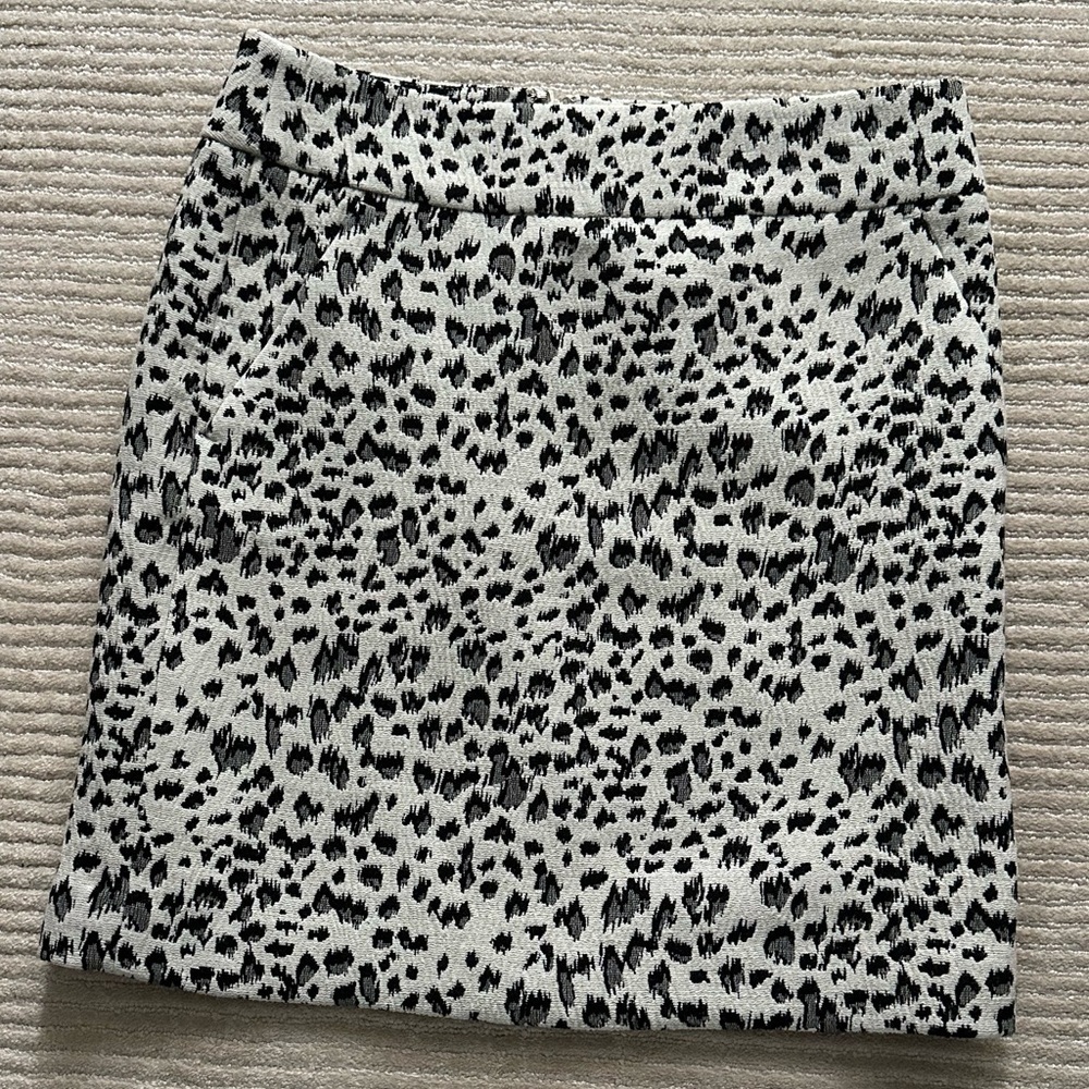 NWT Ann Taylor LOFT snow leopard skirt size xs